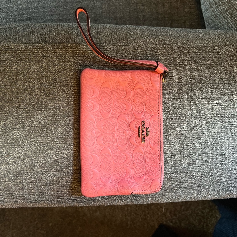 Small Coach zipped wristlet
